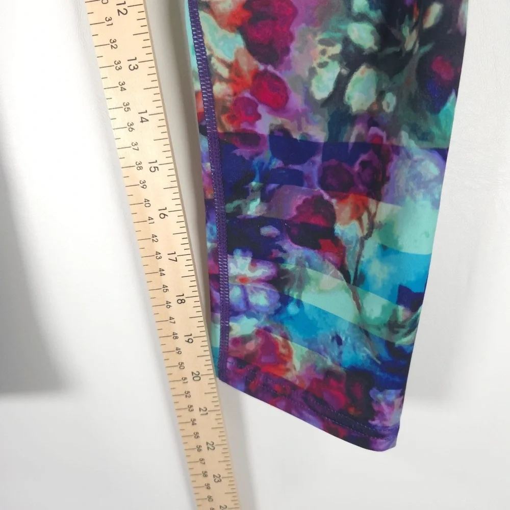 ATHLETA Floral Fade Sonar Capri Leggings Watercolor Back Zip‎ Pocket Size XS